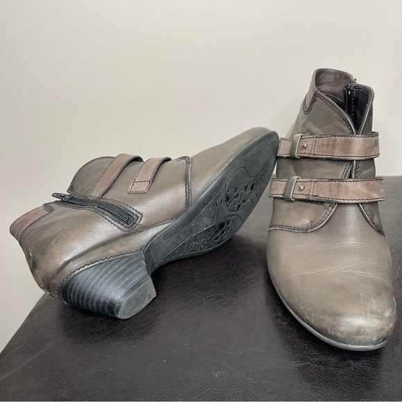 Taos Alto Booties Leather Buckles Ankle Boots 2" Heel Size 8.5 - Picture 5 of 8